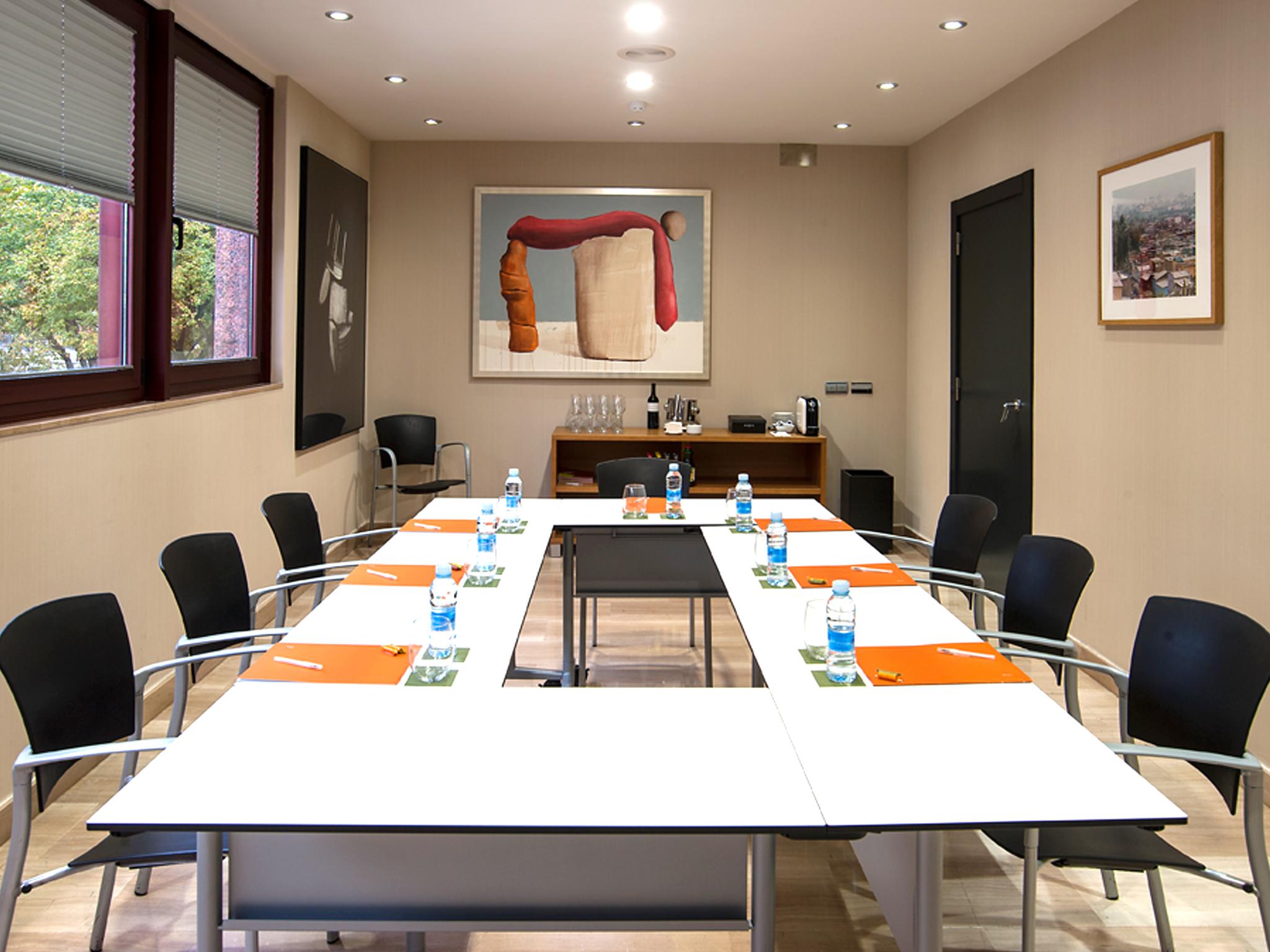 Silken Amara Plaza